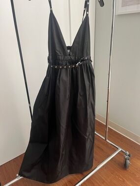 Sleeveless Plunge Empire Midi Dress